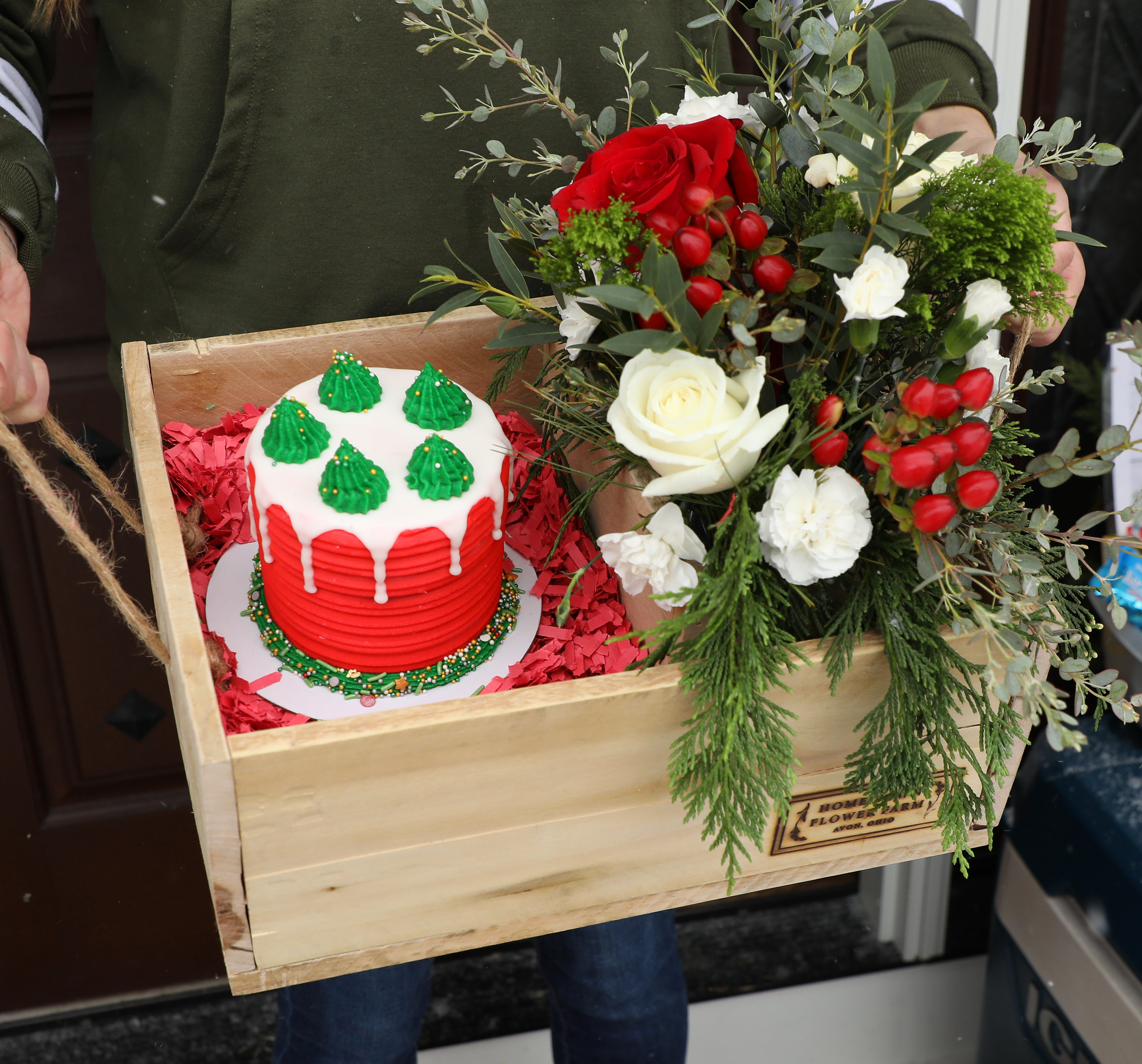 Seasonal Surprise Box w/ 4" Cake