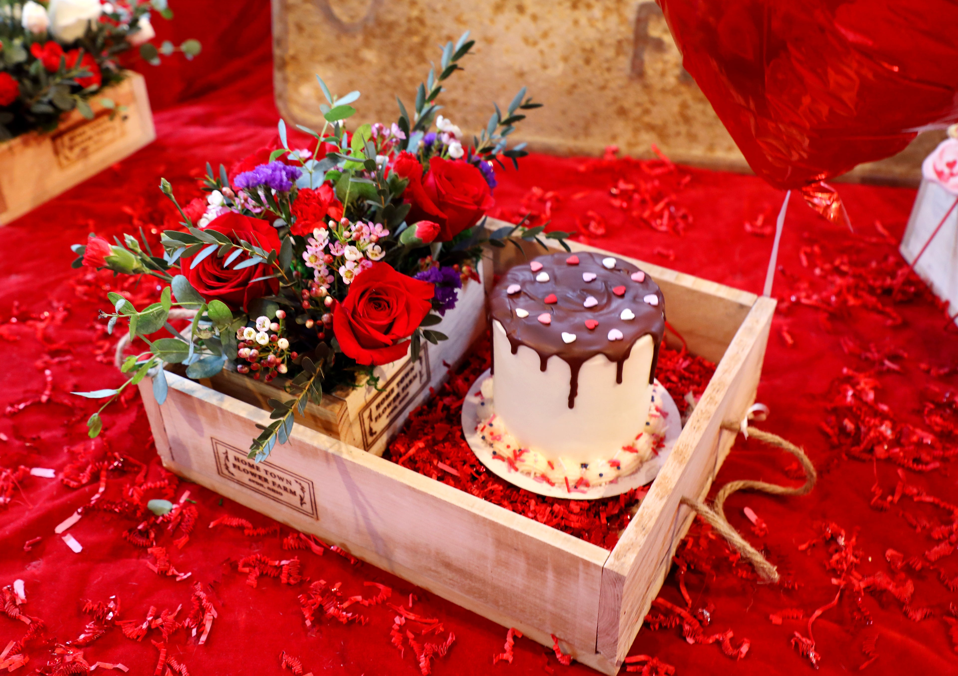 Valentine's Sweetheart Box for 2 w/ 4" cake
