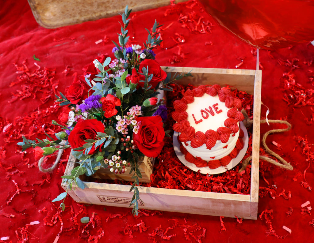 Valentine's Sweetheart Box for 2 w/ 4" cake