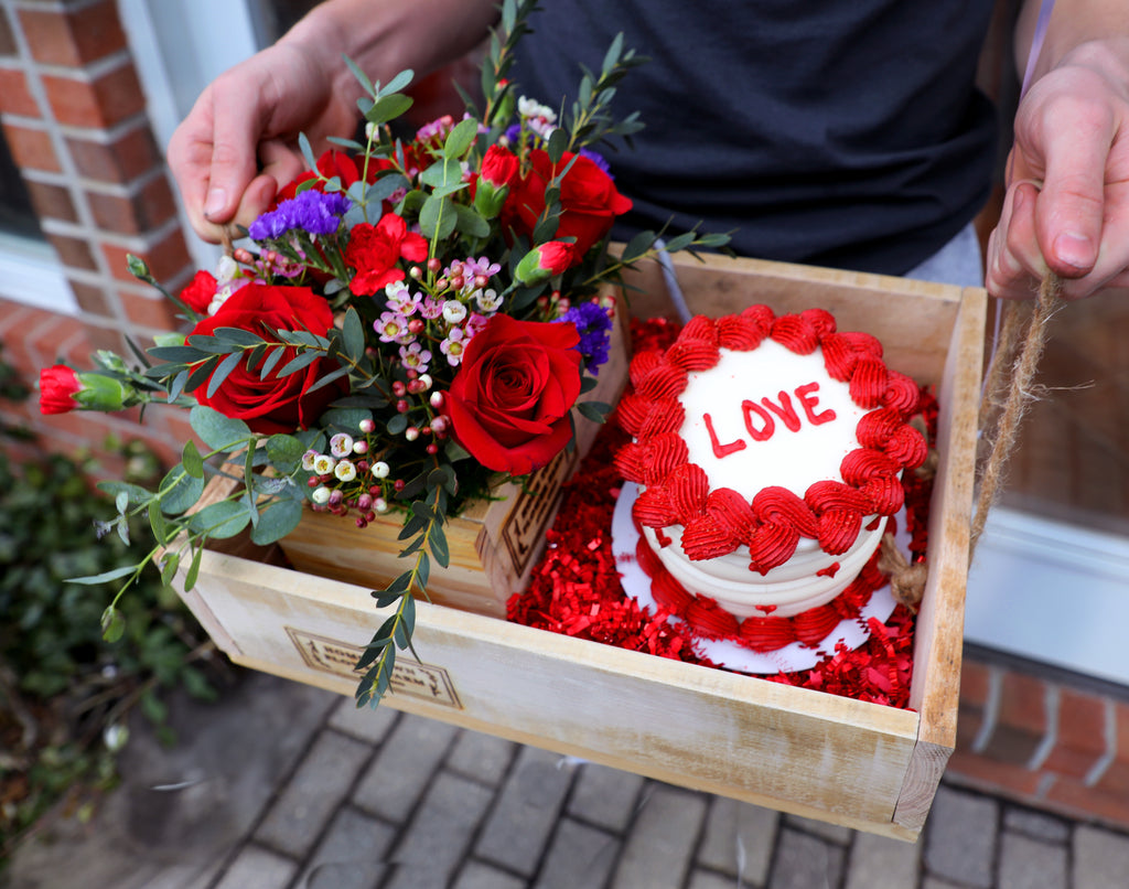 Valentine's Sweetheart Box for 2 w/ 4" cake
