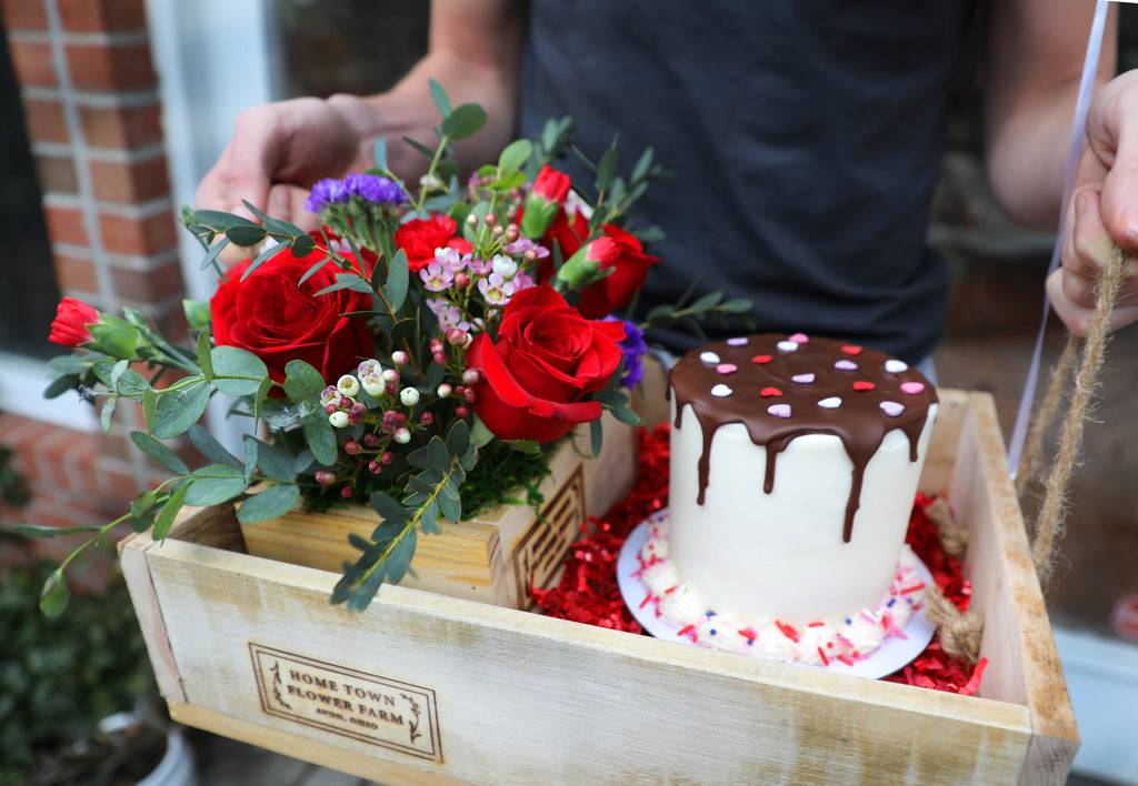Valentine's Sweetheart Box for 2 w/ 4" cake